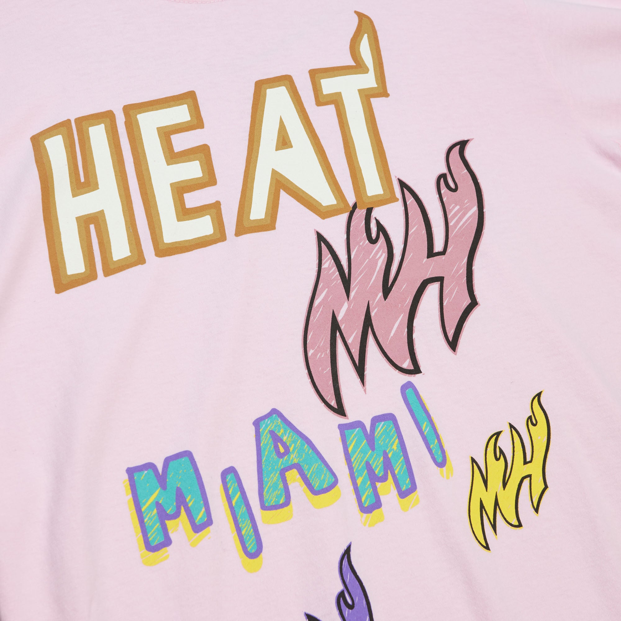 Playera NBA Sidewalk Sketch Ls Tee Hwc Heat