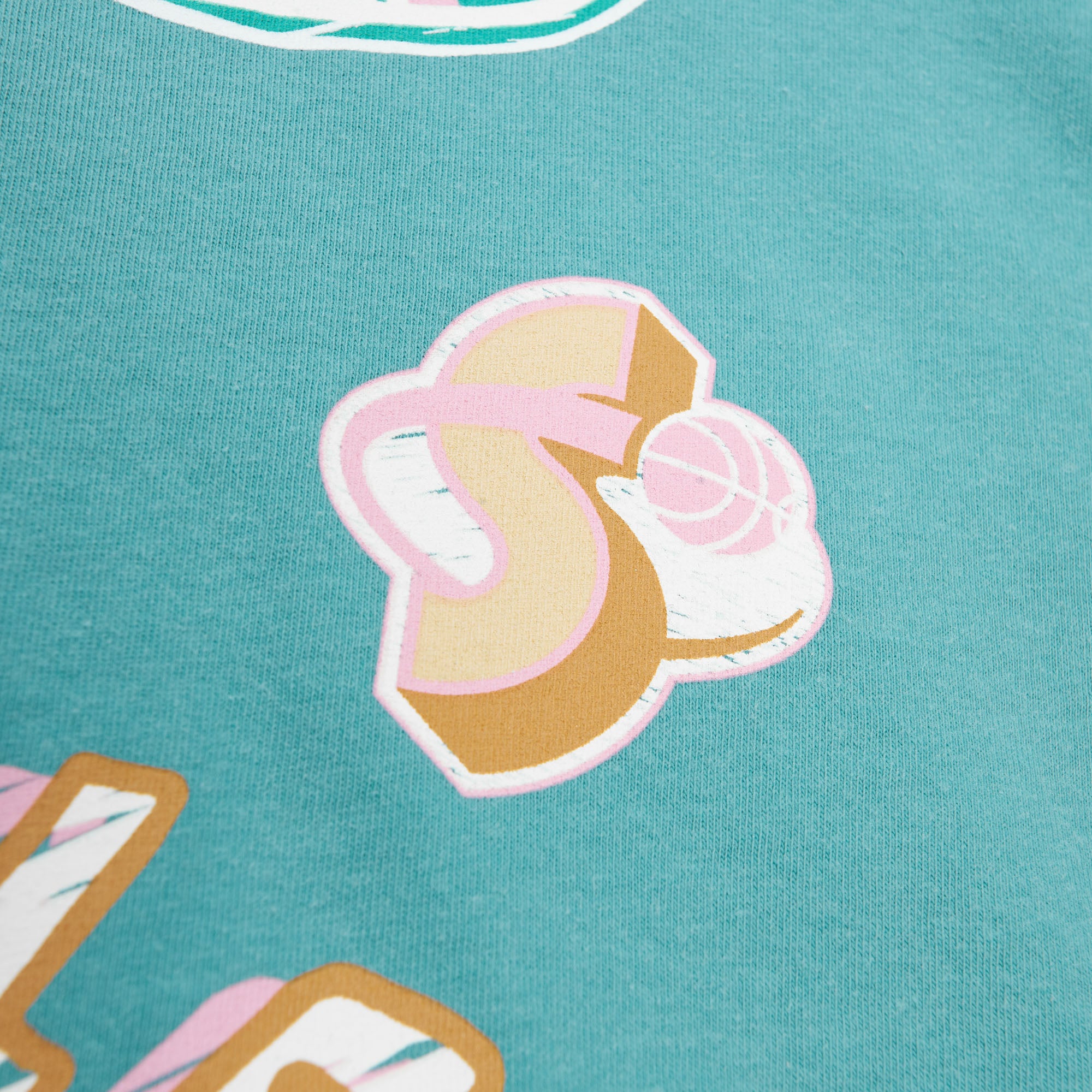 Playera NBA Sidewalk Sketch Ls Tee Hwc Supersonics