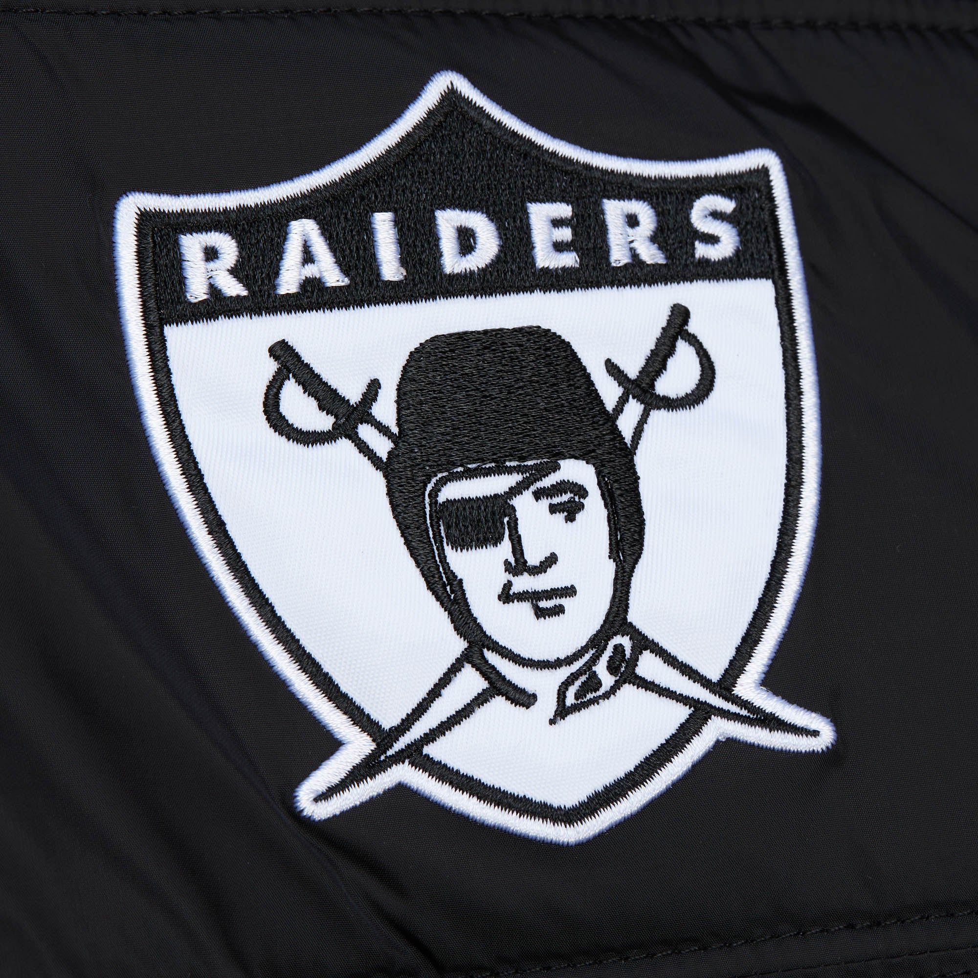Chamarra NFL In The Clutch Puffer Vintage Logo Raiders AFC