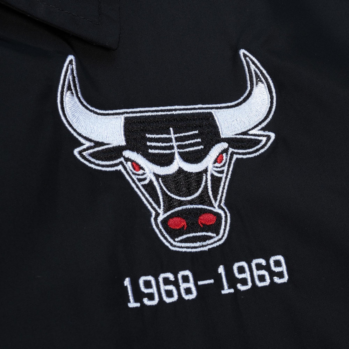 NBA BIG FACE COACHES JACKET 5.0 BULLS | Mitchell & Ness México