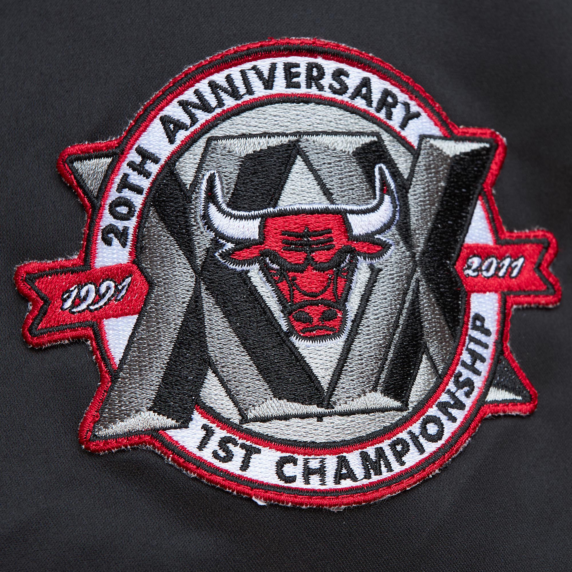 NBA SATIN BOMBER JACKET BULLS BLCK