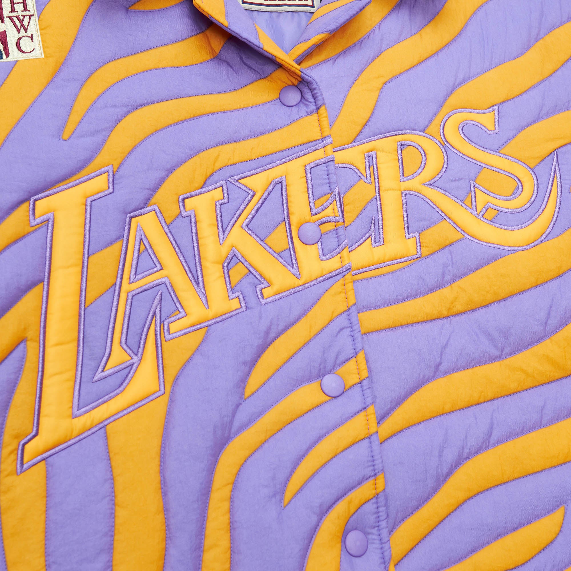 Playera NBA Melody Ehsani Puffer Lakers