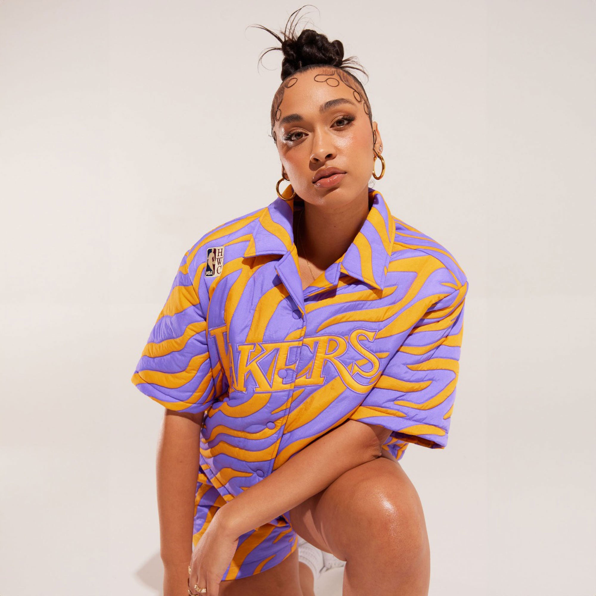 Camisa M&N NBA Melody Ehsani Puffer Shirt Lakers